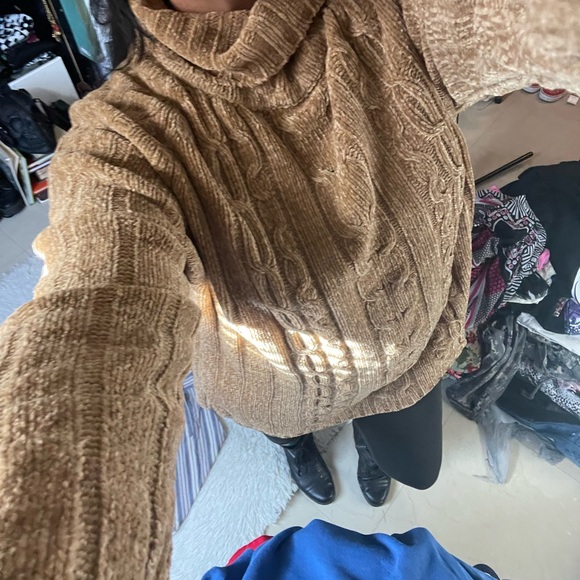 Vintage acrylic soft turtleneck sweater - Picture 4 of 15